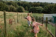 Family Vibes, Farm Family, Future Farms, Farm Kids, Farm Lifestyle, Farm Clothes, Dream Family, Ranch Life, Nature Kids