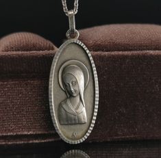 A beautiful genuine 1950s vintage solid silver Virgin Mary pendant in Art Deco style, floats from a 17-inch long 925 silver necklace. In good condition, would make a nice gift for someone special! Material: silver, hallmarked Pendant measures: 15 x 33 mm total weight (with chain): 6.5g Box on photos is NOT included! A stunning religious jewelry shop well worth a visit ... https://www.etsy.com/shop/SacredMagic Vintage Polished Pendant Necklace, Vintage Pendant Necklace With Polished Finish, Vintage Medallion Necklace With Polished Finish, Art Deco Sterling Silver Engraved Necklace, Classic Silver Necklace With Vintage Charm, Silver Classic Necklace With Vintage Charm, Silver Necklace With Vintage Charm, Silver Pendant Necklace For Commemoration, Engraved Sterling Silver Art Deco Necklace