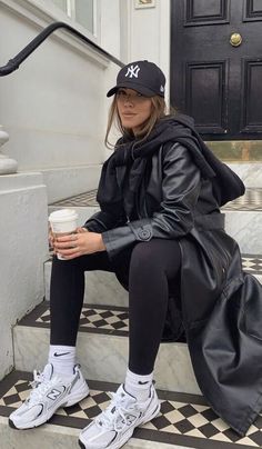 New Balance 530 Outfit, Modele Fitness, Look Legging, Cold Outfits, All Black Outfit, Mode Inspo, Looks Chic