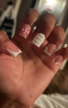 Birthday Nail Set Ideas Leo, Short Acrylic Nails Square French Tip, Nail Designs Birthday Ideas, Cute Pink Nails Acrylic, Cute Pink Nails Short, Cute Pink Nails Design, Baddie Short Nails, Pink Nails Christmas, Short Nails Birthday