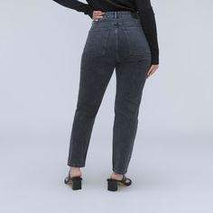 High Rise Cropped Mom Jeans For Fall, Fall High-rise Mom Fit Cropped Jeans, 90s Inspired High Rise Jeans With Relaxed Fit, 90s Inspired High Rise Relaxed Fit Jeans, 90s Inspired High Waist Relaxed Fit Jeans, 90s Inspired Relaxed Fit Jeans, Trendy Mom Fit Tapered Leg Jeans, 90s Inspired Relaxed Fit Jeans For Fall, Trendy Mom Fit Jeans With Tapered Leg