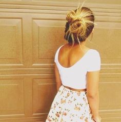 Crop top and high waisted skirt with perfect messy bun Dieselpunk, Looks Style, Fashion Sense, Teen Fashion, Style Me Pretty, Passion For Fashion, Brandy Melville, Spring Summer Fashion, Brandy