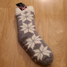 Gray Comfy Socks! Very Soft! Has Non Skid Bottom Cozy Gray Socks For Stocking Stuffers, Comfy White Socks For Loungewear, Comfortable White Indoor Socks, Cuddle Duds, Black Scrubs, Holiday Socks, Comfy Socks, Long John, Cuddl Duds