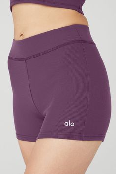 Keep it brief in the studio-to-street Goddess Ribbed High-Waist Hot Short. Ribbed all over with a skinny waistband, these short shorts are the comfy go-to we’ve all been waiting for. Wear anywhere and def pair with your fave Alo Bra. Street-sweet ribbed performance fabric Sweet, skinny waistband & turnback hem Designed & uniquely fit to flatter every size Wear-tested by our in-house team for the perfect fit Gym Sets, Hot Short, Workout Tights, The Comfy, Woman Back, Clothes Shopping, Spandex Shorts, Back Women, Yoga Shorts