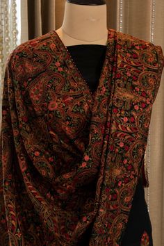 Kashmiri Suits, Scarf Photography, Dark Academia Outfits, Shadi Dresses, Kashmiri Shawls, Desi Fits, Academia Outfits, Eid Outfits, Muslim Outfits Casual