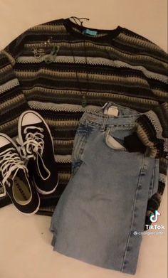 Oversized Grunge Sweater For Fall, Downtown Outfits Aesthetic, Fall Aesthetic Converse, Downtown Jewelry, Downtown Girl Jewelry, Downtown Girl Sweater, Autumn Aesthetic Downtown Girl, Trying To Heal, 2022 Downtown Girl Aesthetic