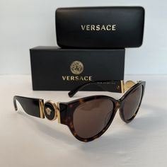 Versace Sunglasses. Color Code: 530813. Lens Width: 56 Mm. Lens Bridge: 17 Mm. Arm Length: 140 Mm. Frame Color: Transparent Brown. Lens Color: Brown Gradient. Frame Material: Plastic. Shape: Cat-Eye. 100% Uv Protection. Versace Ladies Sunglasses Information Brand Versace Gender Ladies Versace Accessories, Versace Sunglasses, Brown Cat, Colored Sunglasses, Uv Protection, Cat Eye, Cat Eye Sunglasses, Sunglasses Accessories, Versace