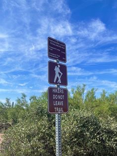 there is a sign that says hikers do not leave trail