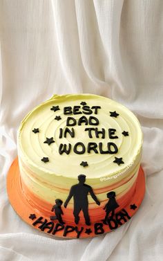 a birthday cake with the words'best dad in the world'written on it