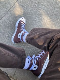 Brown Converse Aesthetic Outfit, Remus Lupin Converse, Converse Brown Outfit, Brown Converse Outfit Men, Micah Aesthetic, Brown Converse Aesthetic, Converse Aesthetic Grunge, Brown Converse Outfit