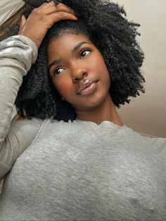 Shiny Natural Hair, Hair Tea, Dark Skin Beauty, Black Hair Care, Work Hairstyles, Natural Hair Inspiration, Types Of Curls, Natural Hair Tips