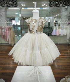 Your girl will look special in this cute dress! Gold and cream colours create an unforgettable elegant look for your princess! Gold Sparkle Dresses, 1st Birthday Dress, Glitter Party Dress, Gold Party Dress, Gold Lace Dresses, White Gold Dress, 1st Birthday Dresses, Girls Sequin Dress, Toddler Party Dress