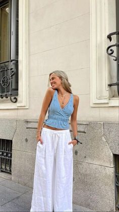 Summer Outfits T Shirt, Outfit For Spain, Changing Style Clothing Tips, Summer Outfits Barcelona, Stonehenge Outfit, Summer Spanish Outfits, Cool Girl Vacation Outfits, East Coast Spring Outfits, Summer Ootd 2023