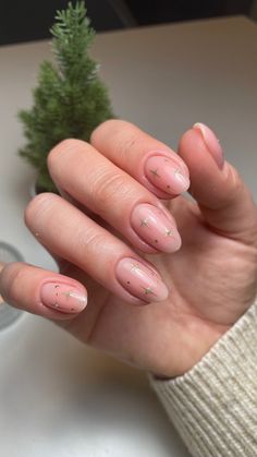 Round Oval Nails Design, Wedding Nails Biab Design, Nails Natural Design, Minimal Festive Nails, Subtle Star Nails, Short Almond Star Nails, Gel Nails With Stars, Celestial Nails Short, Nail Ideas Elegant