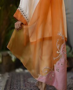 Dupatta Designs Ideas, Misha Lakhani, Wedding Seasons, Dupatta Designs, Dupatta Design, Digital Dress, Friendship Photoshoot