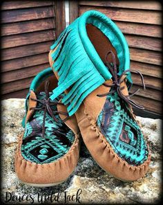 Leather moccasins with teal fringe Turquoise Shoes, Western Shoes, Boho Shoes, Shoes Ideas, Moccasin Boots, Cute Boots, Cowgirl Style, Country Outfits, Shoe Obsession