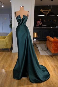 Long Party Gowns, Dress Crystal, Evening Dresses Uk, Cheap Prom Dresses Long, Luxurious Dresses, Mermaid Prom Dress, Gown Plus Size, Green Prom Dress, Mermaid Evening Dresses