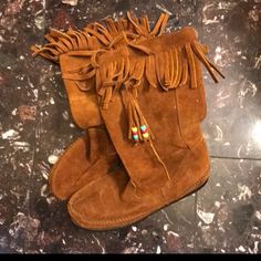 Minnetonka Size 8 Boots Beautiful Carmel Shade, Pull-Up, No Buttons, With Fringe And Embellishments. Great Condition. Never Worn In Water, Barely Outside. Amazingly Adorable And Very Convenient. Suede Leather Boots, Pull Up, Pull Ups, In Water, Suede Boots, Moccasins, Embellishments, Women Shoes, Boots