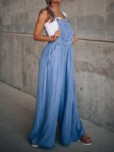 Denim Overalls Outfit, Suspenders Casual, Denim Style Casual, Outfit Curvy, Denim Jumpsuits, Moda Denim, Overalls Outfit, Loose Jumpsuit, Jumpsuit Summer