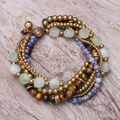 Memory Wire Bracelets Tutorial, Wire Bracelet Tutorial, Jewelry Making Necklace, Popular Jewelry, Beaded Bracelets Diy, Green Quartz, Bracelet Tutorial, Quartz Bracelet, Tiger's Eye