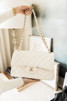 Designer Handbag Storage Chanel Handbag White, Tas Lv, Tas Bahu, Popular Handbags, White Purse, Medium Handbags, Dream Bags, Cute Handbags, Bag Sewing