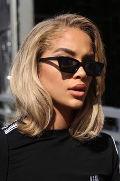 90s Fashion Sunglasses, Jasmine Sanders Hair, Sunglasses Blonde Hair, Supermodel Bombshell Hair, Sunglasses Women Blonde Hair, 90s Blonde Bombshell Aesthetic, Dream Hair, Hair Goals