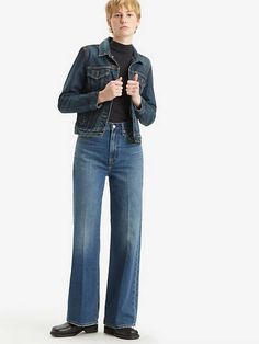 As if our Ribcage jeans couldn't get any better;meet our Ribcage Wide-Leg jeans. The tailored, leggy look of the '70s and a '90s-inspired super high rise come together to create the perfect proportion to show off the rise and define your waistline. With a soaring 12-inch rise, they're about to become your waist-defining, leg-lengthening obsession. Our Ribcage jeans you know and love, now with a wide-leg cut Made with a super high rise Fitted seat and slim leg from thigh to knee for uncompromisin Levis Ribcage Jeans, Mens Jeans Guide, Levi's Ribcage, Ribcage Jeans, Levis Outfit, Levis Ribcage, Comme Si, Relaxed Jeans, Chino Jeans