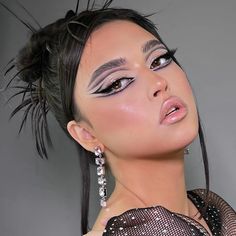 Futuristic High Fashion, Exotic Makeup Looks, Graphic Makeup Looks, Futuristic Makeup Looks, High Fashion Makeup Editorial, Editorial Makeup Creative, Exotic Makeup, Futuristic Makeup, Glam Eye Makeup