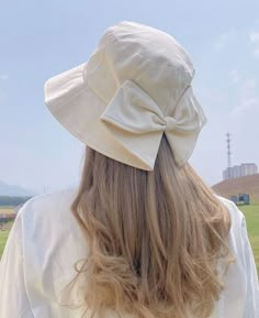 Korean Hat Fashion, Cool Hats For Women Casual, Womens Hats For Summer, Bucket Hat With Dress, How To Make Bucket Hat, Elegant Bucket Hat, Cute Summer Hat, Sombreros Aesthetic, Hat Women Outfit