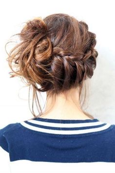 Cool hair styles Skirt Maxi, Popular Hairstyles, Hair Envy, Great Hair, Hair Dos, Messy Bun, Gorgeous Hair