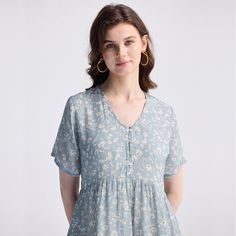 Step into the essence of spring with the Reistor Women's Floral Short Tiered Dress in a delightful Light Blue, Floral Poetry pattern. This charming ensemble is perfect for any woman looking to add a touch of whimsy to her wardrobe.

- **Brand:** Reistor
- **Product Type:** Dress
- **Style:** Floral Short Tiered Dress
- **Color:** Light Blue, Floral Poetry
- **Size:** X-Small
- **Material:** Not specified
- **Gender:** Female
- **Age Group:** Adult
- **Features:** Flared sleeves, Gathered tiers Blue V-neck Tiered Dress With Ruffle Hem, Light Blue Tiered Skirt Dress, Casual Tiered Short Sleeve Dress, Casual Short Sleeve Tiered Dress, Elegant Blue Tiered Dress, Tiered Ruffle Hem Dress, Feminine Tiered Dresses, Casual Fitted Blue Tiered Dress, Light Blue Short Sleeve Maxi Dress With Ruffles