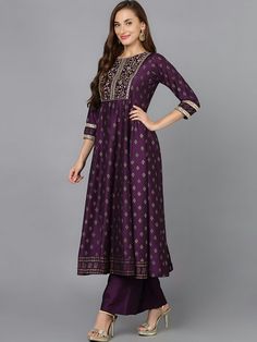 Elevate your ethnic wardrobe with our exquisite collection of Pakistani straight kurtis paired stylish pants. Perfect for any occasion, these outfits seamlessly blend traditional designs contemporary elegance. Made from high-quality fabrics, feature intricate embroidery, elegant prints, and a flattering cut that exudes sophistication. Baby Pink Aidah Modal Chikankari Straight Kurti TheChikanLabel designer studio presents Kurti. Floral motifs embroidery delicately placed on handmade chikankari kurti. This perky hand embroidered Lucknowi kurti is reminiscent blooming springs the serenity surrounds it. Your skin will surely fall in love soft fabric. keep you comfortable all day long make yourself happier. ▪ Hand-Made, Not Machi HAND CRAFTED KURTA DESCRIPTION Kurti Sets, Trendy Outfits Indian, Fancy Kurti, Fabric Silk, Designer Suits