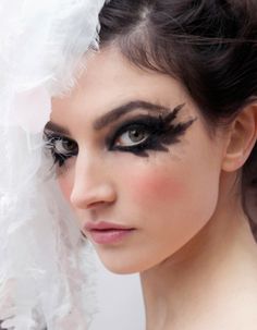 Raven Costume, Bird Makeup, Make Up Designs, Show Makeup, Couture Makeup, Dance Makeup, Runway Beauty, Dramatic Makeup, Braut Make-up