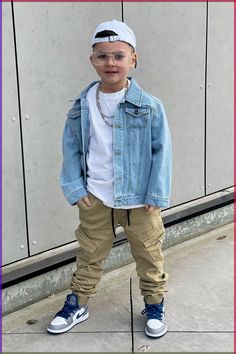 Boys Fashion 2024, Boys Cargo Pants Outfits, Boys Back To School Outfits, Kids Boy Outfit, Workout Small Waist, Little Boys Outfits, Kids Outfits Boys, Boys Fashion Style, Boy Fashion Outfits