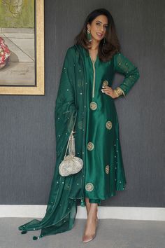 Emerald Green Kurta Woman, Indian Suit Pattern, A Line Suit Designs Indian Style, A Line Suits Indian, A Line Kurta With Pants, Straight Suit Designs, Suit Patterns Women Indian, A Line Kurta Designs, Green Suits Women Indian