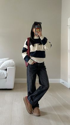 stripe sweater baggy jeans ugg outfit for fall autumn cozy comfy casual outfit, outfif linked affiliate Ugg Boots Aesthetic Outfits, Pants With Sweater Outfit, Sweater And Cargo Pants Outfit, Cargo Pants With Sweater, Low Uggs Outfit, Outfit Ideas Uggs, Uggs Tasman Outfit, Outfits With Ugg Boots, Turtleneck Sweater Outfit