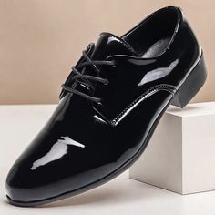 Category:Oxfords; Upper Materials:PU Leather; Lining Materials:PU; Gender:Men's; Toe Shape:Round Toe; Outsole Materials:Rubber; Closure Type:Lace-up; Function:Comfortable,Slip Resistant; Listing Date:09/10/2024; 2024 Trends:Brogue Semi-formal Oxford Lace-up Shoes With Round Toe, Spring Patent Leather Lace-up Shoes, Spring Low-top Oxford Dress Shoes, Party Lace-up Oxford Shoes With Round Toe, Classic Oxford Lace-up Party Shoes, Oxford Lace-up Shoes With Round Toe For Party, Casual Patent Leather Oxfords For Business, Spring Patent Leather Oxfords With Flat Heel, Low-top Oxfords For Business In Spring