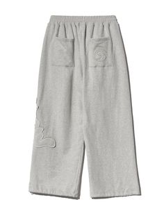 These casual sweatpants are detailed with Shadow theme logo applique. It's constructed without side seam for comfortable wear.- Elasticated drawstring waistband- Two front welt pockets with point logo label- Two back patch pockets- Logo applique at side and back- Adjustable drawcord and stopper at hem- Relaxed fit- Unisex wear- Tentar and tumble washing- Applique edge may be frayed naturally after washing and wear but it's not defect Streetwear Sweatpants With Patch Pockets, Gray Leisure Sweatpants With Side Pockets, Cotton Streetwear Pants With Logo Detail, Streetwear Cotton Pants With Logo Detail, Cotton Sweatpants With Logo Detail For Streetwear, Cotton Sweatpants With Patch Pockets For Streetwear, Cotton Bottoms With Logo Detail For Streetwear, Urban Drawstring Sweatpants For Loungewear, Urban Style Sweatpants With Side Pockets