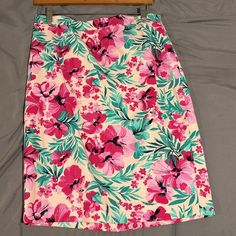 Gorgeous Brand New Floral J Crew Knee Length Skirt. Pink Floral Print Mini Skirt For Vacation, Pink Lined Mini Pencil Skirt, Pink Mini Lined Pencil Skirt, Casual Pink Mini Pencil Skirt, Pink Stretch Skirt For Vacation, Stretch Pink Skirt For Vacation, Stretchable Pink Skirt For Vacation, Pink Floral Print Pencil Skirt, Tan Pencil Skirt