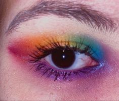 Simple Pride Make Up Looks, Break Up Makeup, Subtle Pride Makeup Looks, Lgbtq Pride Makeup, Pride Makeup Eyeliner, Lesbian Pride Makeup Look, Black And Rainbow Makeup, Easy Rainbow Eye Makeup, Pride Make Up Ideas