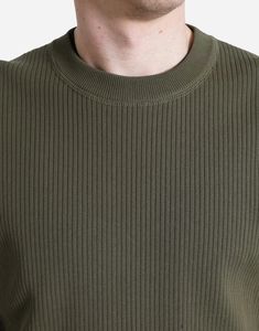 Dolce & Gabbana's Ribbed Crewneck Pullover Sweater redefines casual luxury. Italian-crafted from 100% cotton in a timeless green hue, this features classic crew neck, long sleeves, and distinctive logo details. Embrace comfort style seamlessly with meticulously crafted wardrobe essential. Olive Crew Neck Top For Winter, Green Crew Neck Top With Ribbed Collar, Green Crew Neck Sweater With Ribbed Neckline, Classic Green Ribbed Sweater, Classic Green Relaxed Fit Sweater, Green Crew Neck Sweater With Ribbed Collar, Green Cotton Sweater With Ribbed Neckline, Luxury Green Knit Sweater, Luxury Green Ribbed Sweater