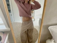 not my pic ! Beige Pants, Fashion Victim, Fashion Fits, Outfit Inspo Fall, Fall Winter Outfits