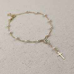 Embrace your faith with our elegant 18k Gold Filled Pearl & Figaro Rosary Bracelet. This classic piece is the perfect gift for yourself or a loved one. The gleaming gold and delicate pearls symbolize strength and purity, making it a beautiful reminder of your beliefs. Metal: 18k Gold Filled Measures 7 inches +1 inch extender Weights 1.3 grams Hypoallergenic jewelry - Nickel Free Water resistant Rigorously manufactured under CA Prop 65 and EU standards Made in Brazil Hand-strung Gold Rosary Bracelet, Holy Jewelry, Spanish Jewelry, Christian Accessories, Hand Chain Bracelet, Pretty Jewelry Necklaces, 18k Gold Chain, Rosary Bracelet, Jewelry Accessories Ideas