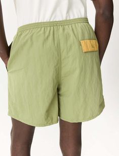 Patagonia baggies shorts (5in) in buckhorn green: these versatile shorts are perfect for land or sea with a mesh liner and quick-drying netplus® material made from recycled fishing nets helping to reduce ocean pollution.    the 5" inseam and fair trade certified™ factory make them both functional and ethical. get ready to take on the great outdoors in style!    product details —    — material: netplus® 100% postconsumer recycled nylon  — durable water repellent (dwr) finish  — recycled polyester Khaki Nylon Shorts, Green Nylon Bottoms With Elastic Waistband, Functional Green Shorts With Elastic Waistband, Green Functional Shorts With Side Pockets, Green Relaxed Fit Functional Bottoms, Nylon Shorts For Camping In Summer, Summer Nylon Shorts For Camping, Nylon Shorts For Summer Camping, Bottoms With Pockets For Beach Season Outdoor Activities