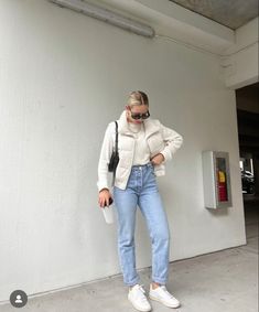 Veja Outfits, Vest Outfits Winter, Boho Outfits Fall, Outfits Puffer Vest, White Puffer Vest Outfit, Puffer Vest Outfit Winter, Fall Boho Outfits, Fall Layering Outfits, Winter Vest Outfits