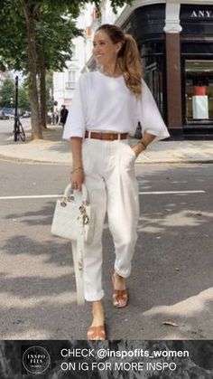 This really nice outfit is one of the most cute and stylish one out there. The combo white and brown of the belt and sandals is amazing. Visit our instagram @inspofits_women for daily new inspirig posts! Classic Style Outfits, Casual Chic Outfit, Casual Work Outfits, Outfits Winter, Mode Inspo, Looks Chic, 가을 패션, Outfits Casual, White Shirts