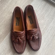 Brand New Classic Tassel Loafers For Spring Galas, Casual Tassel Loafers With Plain Toe For Galas, Casual Plain Toe Tassel Loafers For Galas, Casual Tassel Loafers With Round Toe For Galas, Casual Dress Shoes For Spring Galas, Brown Classic Tassel Loafers With Flat Heel, Leather Moccasins For Semi-formal Spring Occasions, Semi-formal Leather Moccasins For Spring, Elegant Brown Boat Shoes With Leather Sole