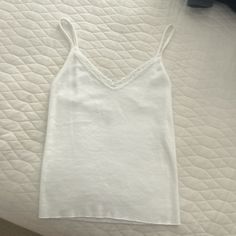 Never Worn, One Size Spring Cotton V-neck Camisole, Cotton V-neck Camisole For Brunch, Spring Cami Top For Loungewear, Fairy Tank, Belle Bow, Tops Brandy Melville, Brandy Melville Tank Top, Brandy Melville Top, Brandy Melville Tank