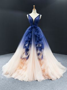 This tulle prom dress will supplement charm to your beauty beautifully. It is specially designed to make you look unique and stylish among the rest. The rich contrast of dark blue and champagne color is vibrant and exciting. Gaun Abad Pertengahan, Boho Prom, Beading Embroidery, Mode Tips, Formal Prom Dress, Blue Dress Formal, Flowers Handmade, Fantasy Gowns, Custom Size Dresses