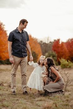 Family - Lauren Bogert Photography Family Of Three Photoshoot Poses, Three Person Family Photos, Family Photo One Year Old, Fall Family Photos One Child, Family With One Year Old Photography, Family Of Three Poses, Family Of Three Photoshoot, Fall Family Pics With Teenagers, Fall Foliage Photography Family